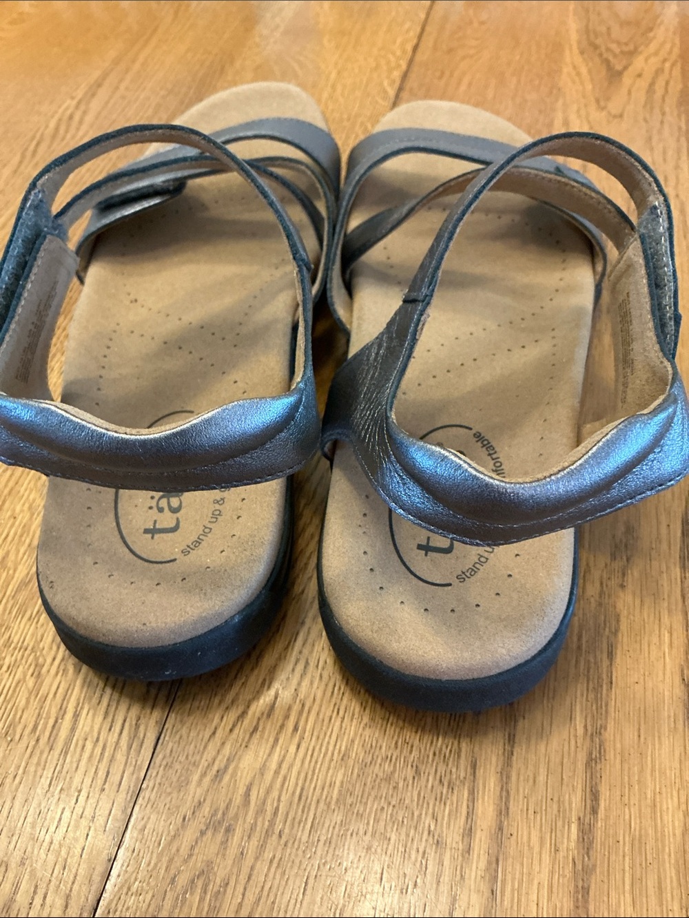Woman’s Taos pewter strap sandal. Size 8. Velcro straps. Barely worn! Cute! - Picture 4 of 8